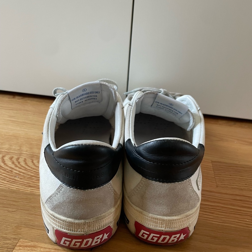Special Edition- Golden Goose Grindstar White Sneakers with Black Star - Picture 5 of 6